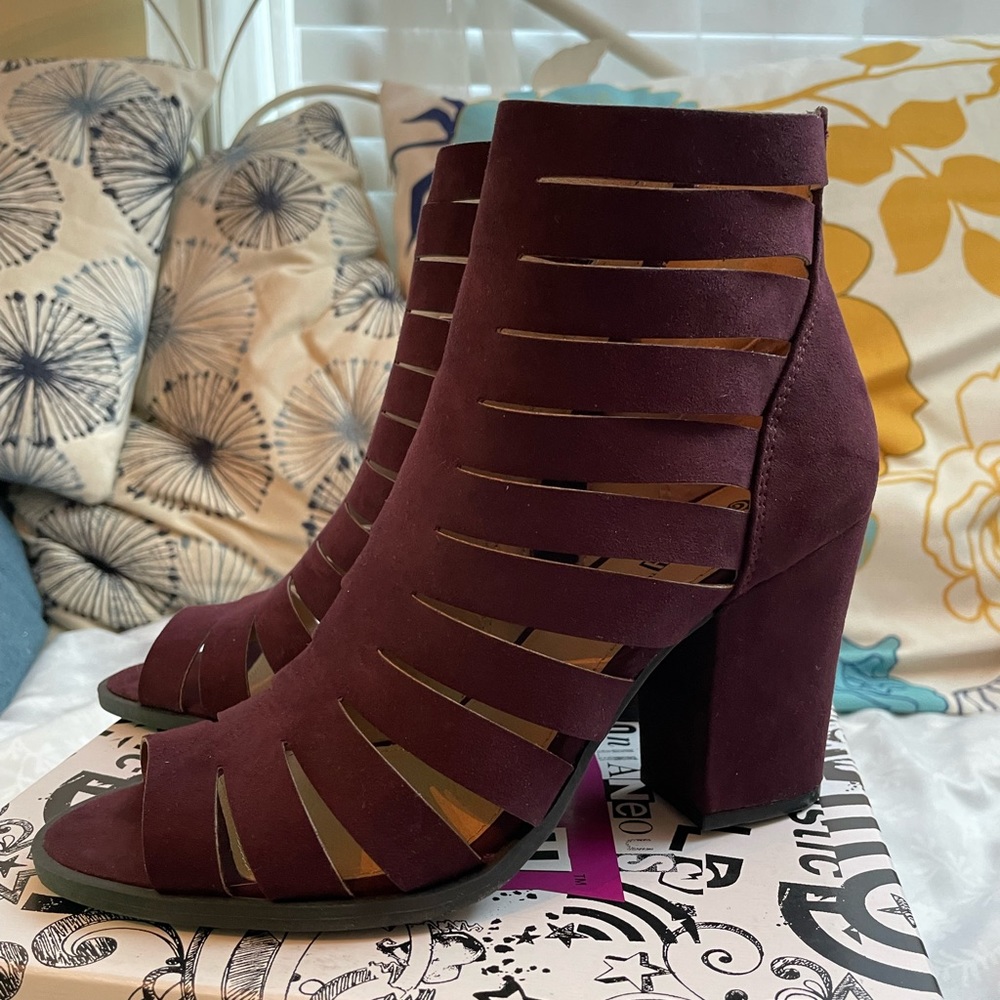 Brash Spade Shoe in Violet